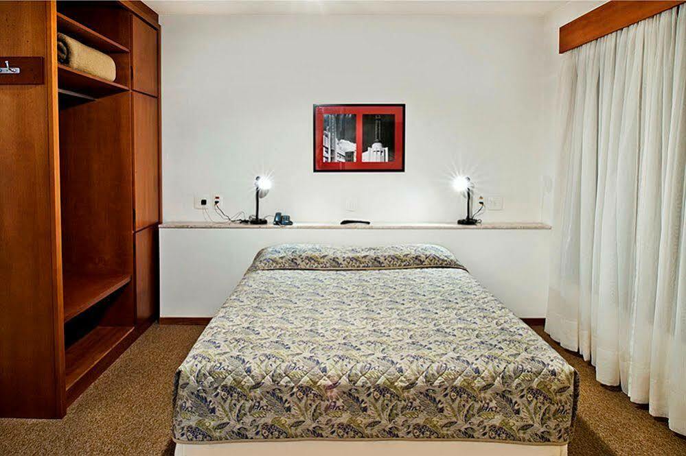 Collins Trade Hotel بورتو أليغري المظهر الخارجي الصورة